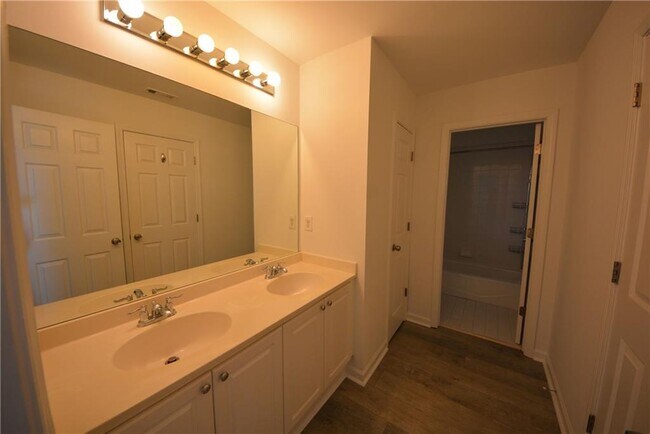 Building Photo - 135 Brightmore Way
