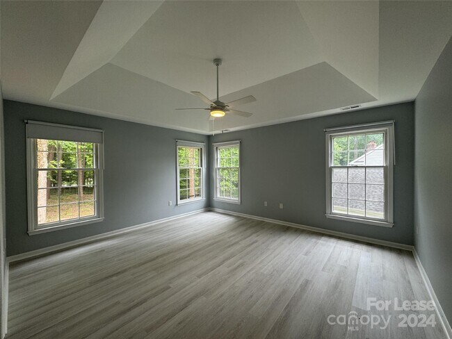 Building Photo - 129 Southhaven Dr