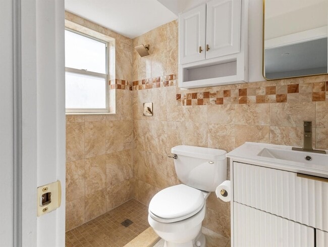 Building Photo - 1322 Riverside Cir