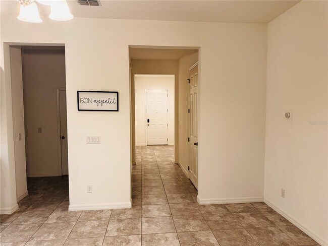 Building Photo - 2071 Sola Vista Ave