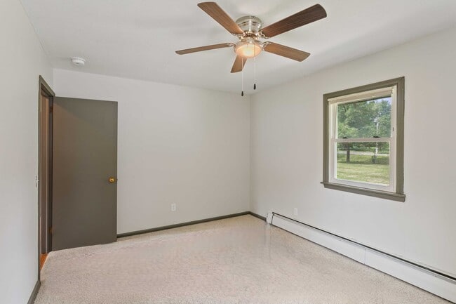 Building Photo - Welcome to the country! 3bd Rambler with f...
