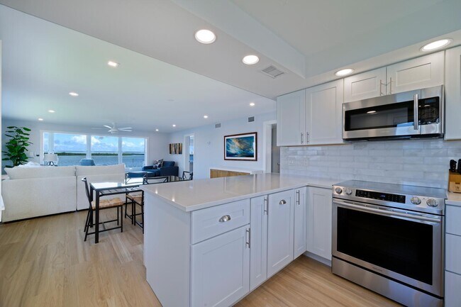 Building Photo - 52 Yacht Club Dr