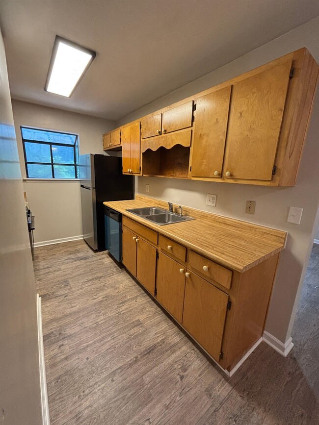 Building Photo - 219 Parkbrook Cir