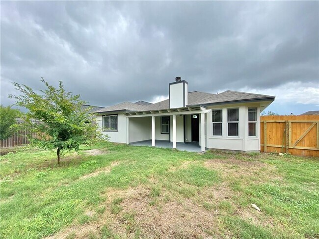 Building Photo - 811 Sonny Dr