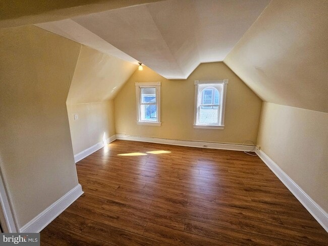 Building Photo - 912 Riverside Ave.