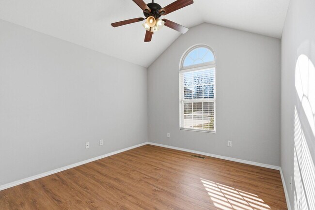 Building Photo - 205 E Lapis St