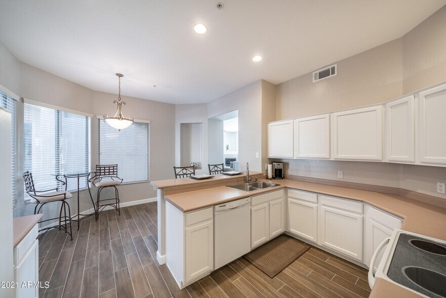 Building Photo - 16420 N Thompson Peak Pky