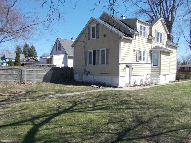 Building Photo - 3446 Phillips Ave