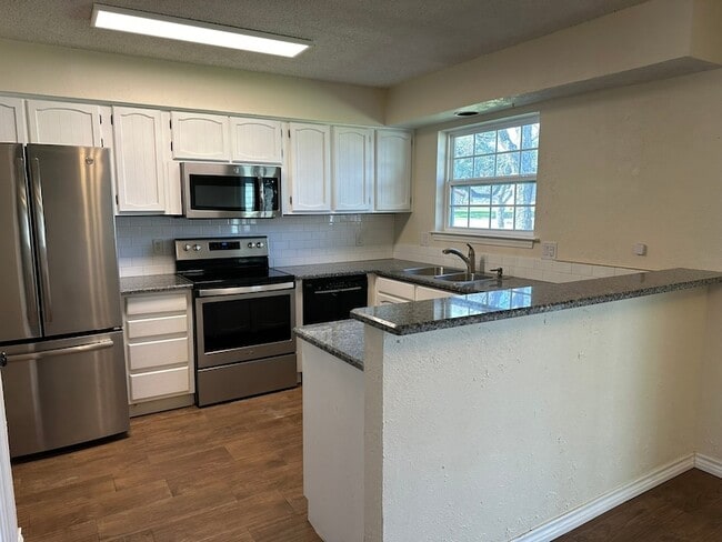 Building Photo - 204 E Rucker St