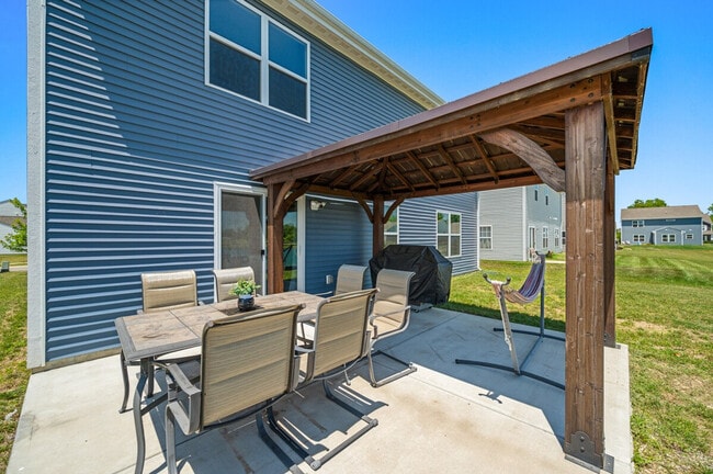 Building Photo - 4007 Woodview Dr