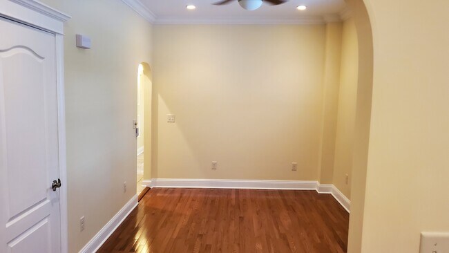 bedroom - 954 Meade Ave