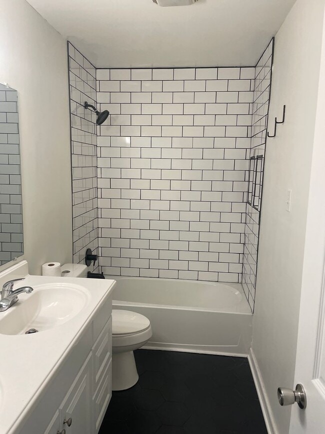 Building Photo - NOW AVAILABLE -  3 Bedroom, 1 Bath Home Ne...