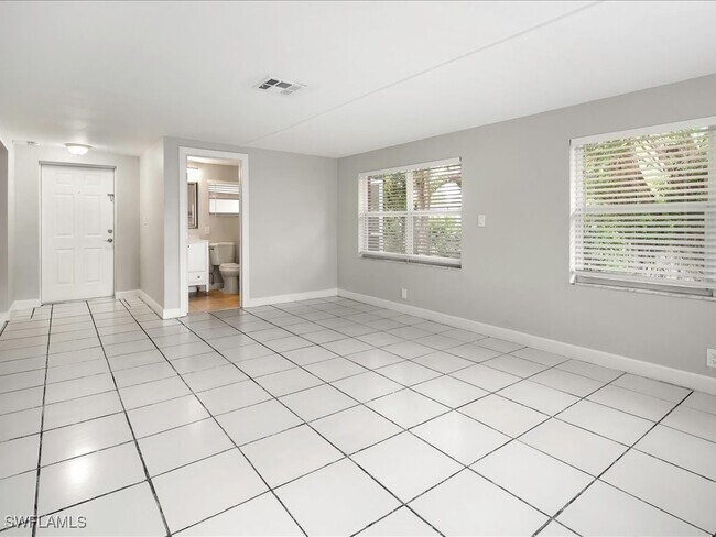 Building Photo - 1320 Barbizon Ln