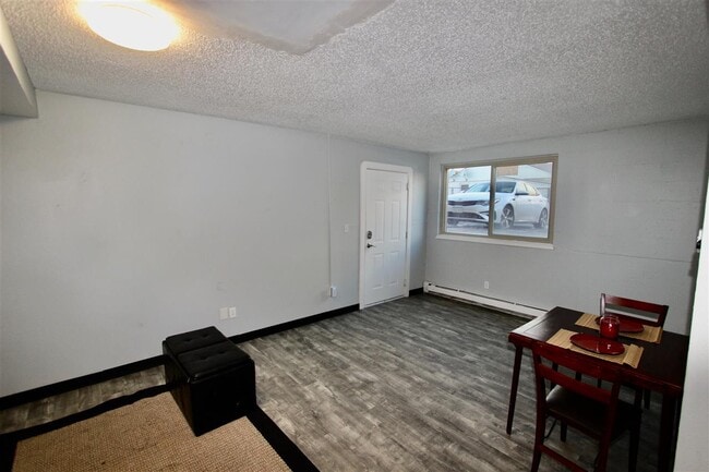 Building Photo - 1222 Elm Ave