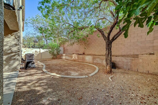 Building Photo - Stunning Northwest three bedroom w/ a loft!