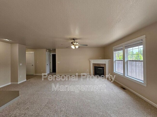 Building Photo - 11809 NE 26th Pl