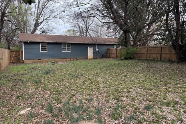 Building Photo - 149 Ruth St