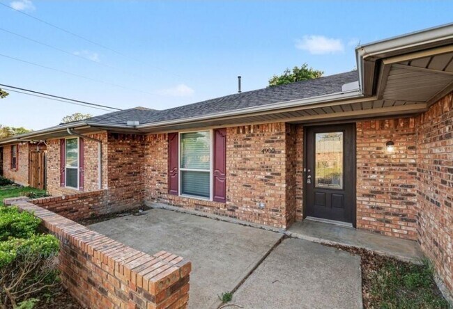 Building Photo - 4900 Ridgeline Dr