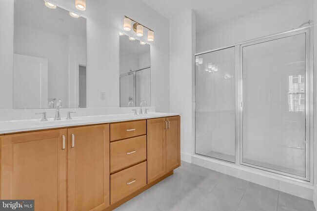 Building Photo - 8102 Donatello Dr