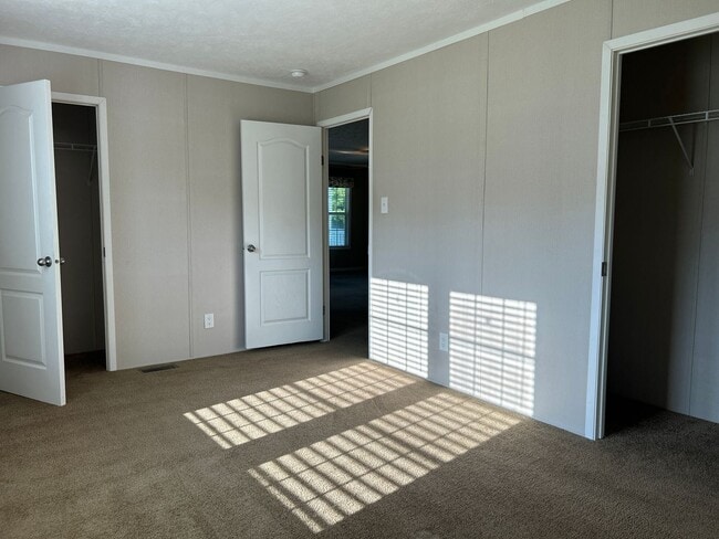 Building Photo - Move in Ready - 2 Bedroom/2 Bath