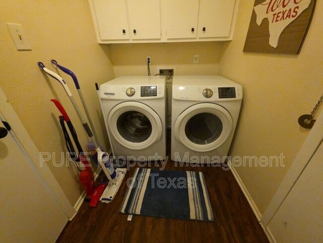 Building Photo - 203 2nd St N