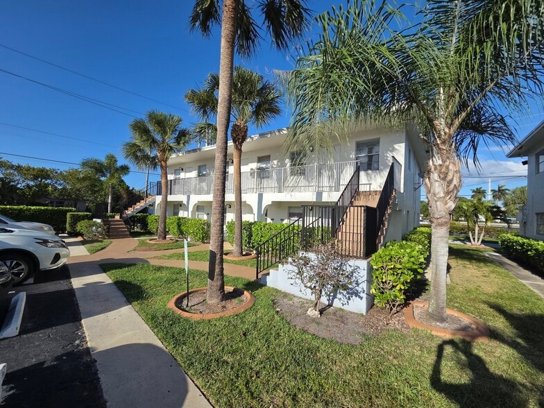 Building Photo - 212 SE 9th Ave