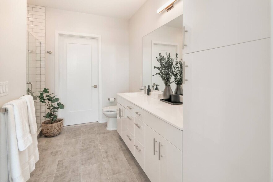 Building Photo - 240 Congress Ave