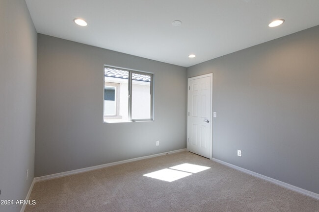 Building Photo - 8956 W Luke Ave