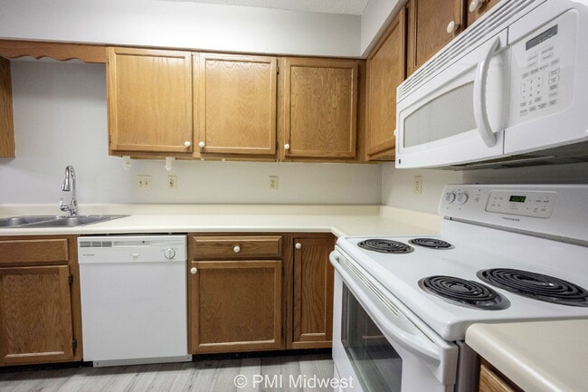 Building Photo - "Charming 2-Bed, 2-Bath Duplex in Prime Franklin Locale – Spacious 1,464 Sq Ft!"