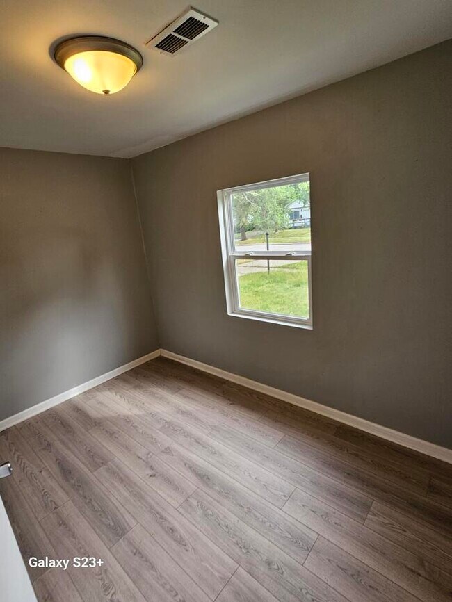 Building Photo - Newly rehabbed home