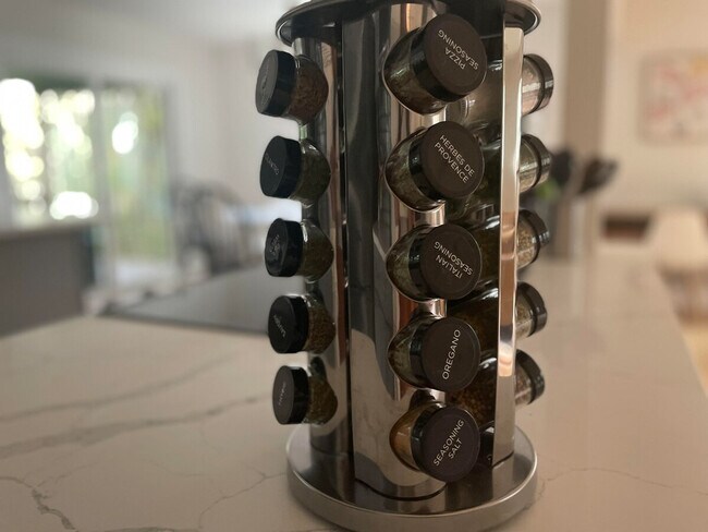 Building Photo - 3201 SW Sherwood Pl