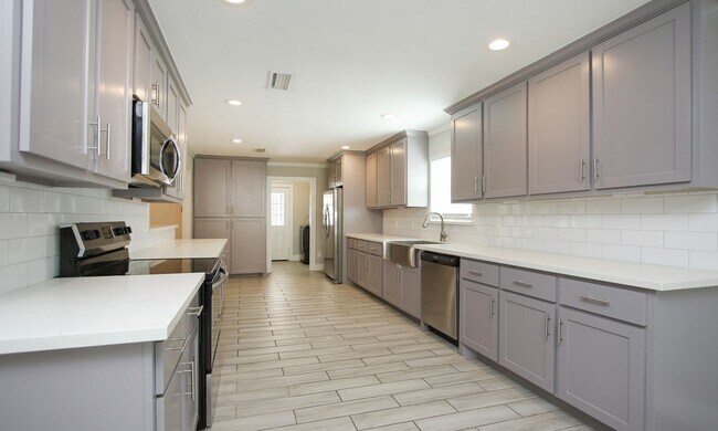 Building Photo - 5815 Picasso Pl