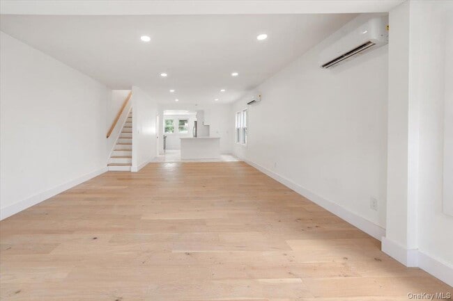 Building Photo - 104-17 Rosita Pl