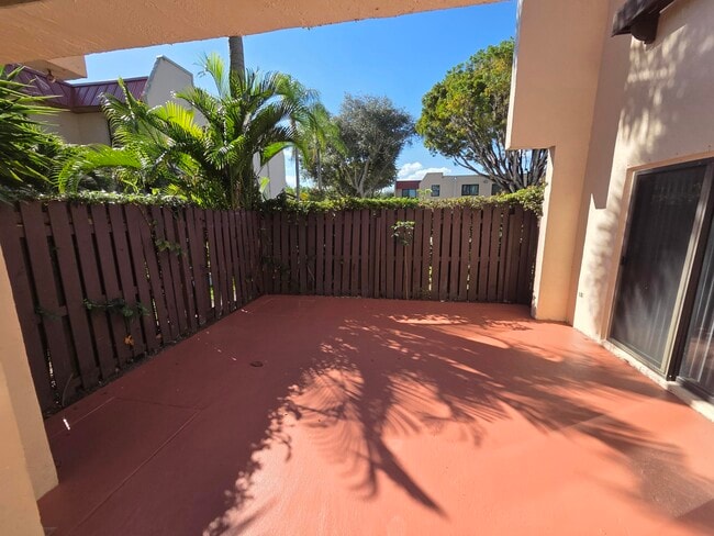 Building Photo - 6274 Seven Springs Blvd