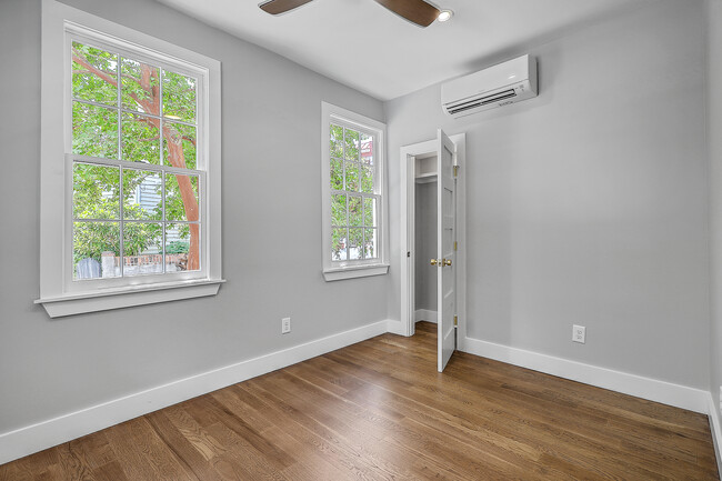 Building Photo - 16 Nassau St