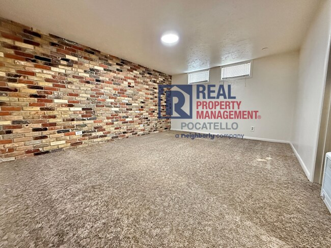 Building Photo - 625 El Rancho Blvd