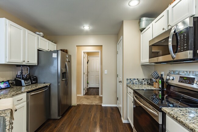 Building Photo - Modern and Updated 3bd/2b Home for Rent in...