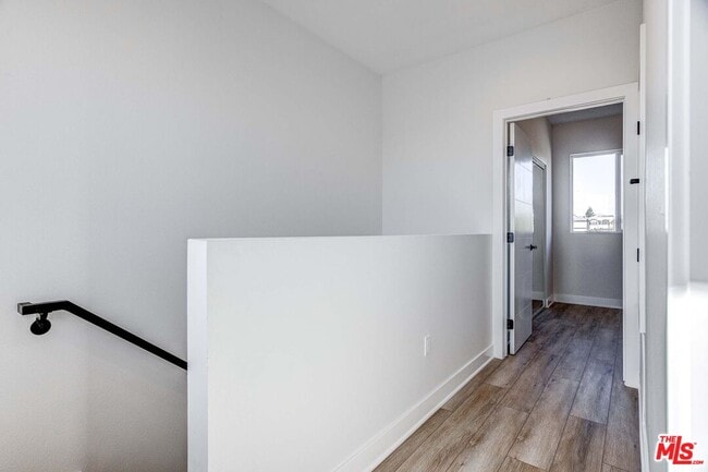 Building Photo - 624 W 83rd St