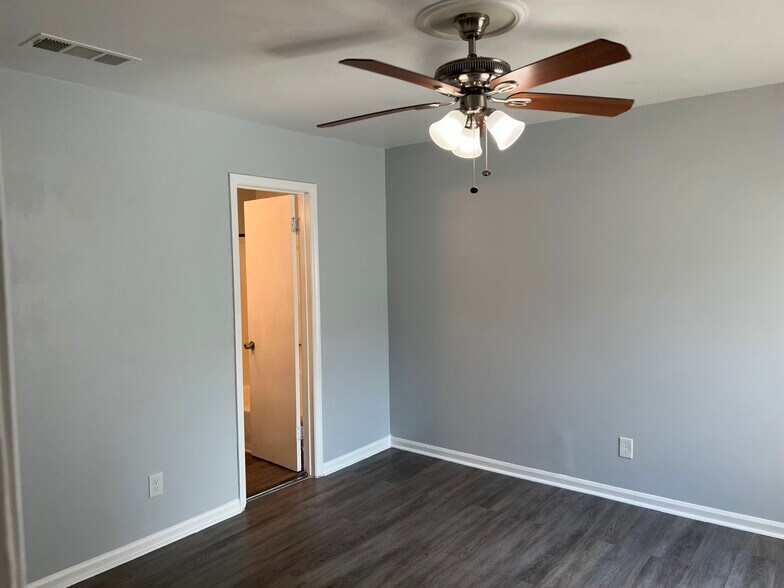 Building Photo - 6419 Baker Ct
