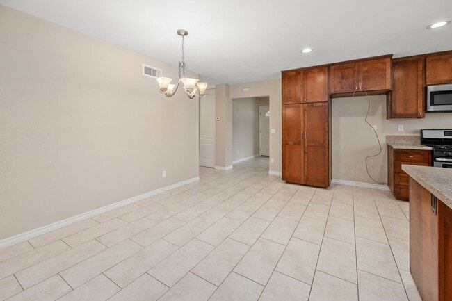 Building Photo - Single Family House One Level