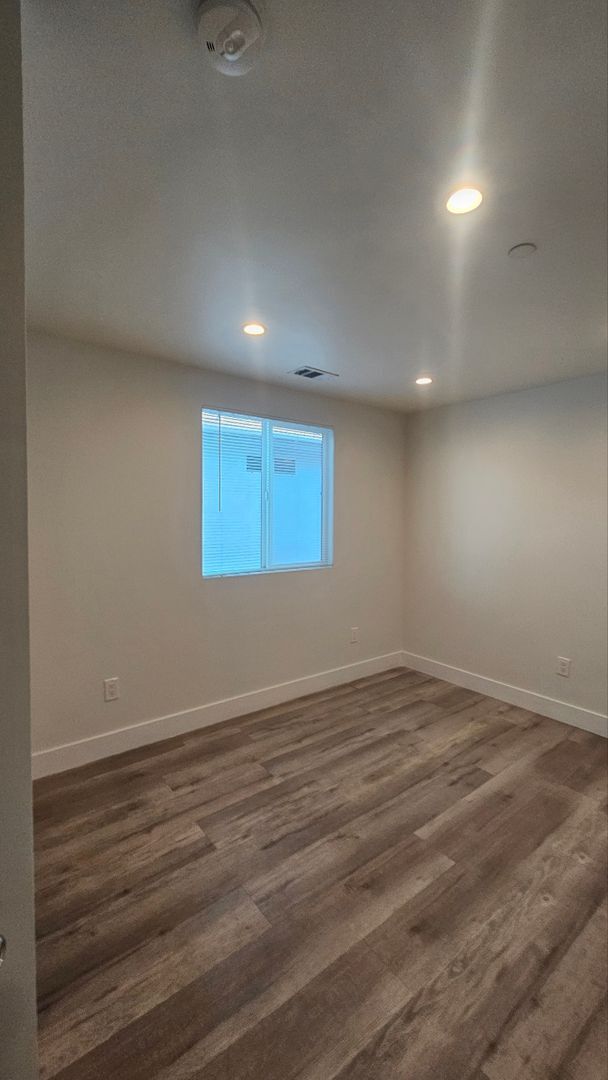 Building Photo - 10960 Avalon Blvd