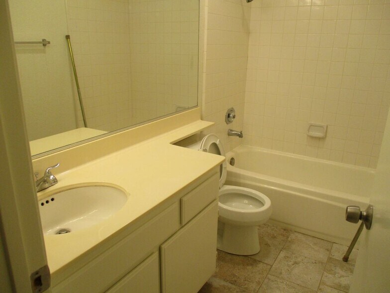 Building Photo - 3802 Dunford Ln