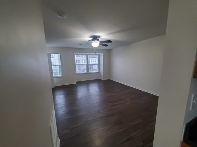 Building Photo - 14 Venetian Ct