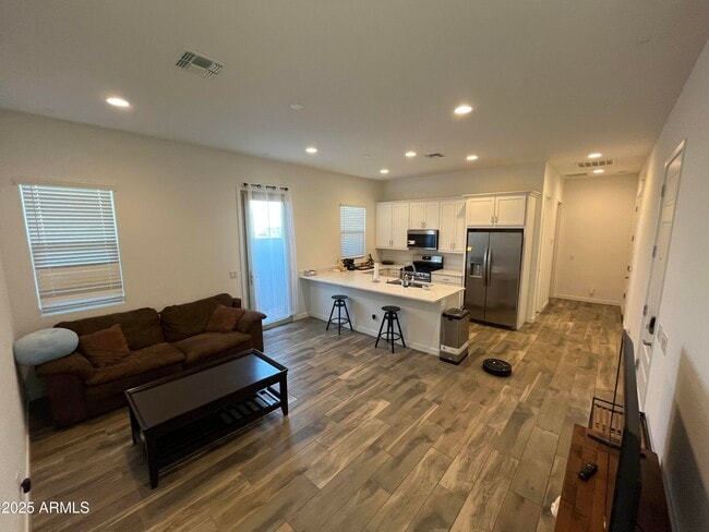 Building Photo - 2015 W Sleepy Ranch Rd
