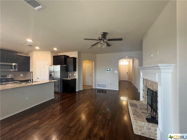 Building Photo - 208 Christopher Dr