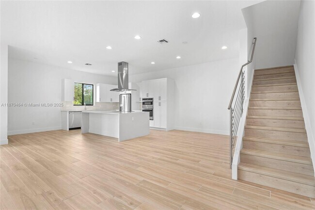 Building Photo - 1450 SW 23rd St