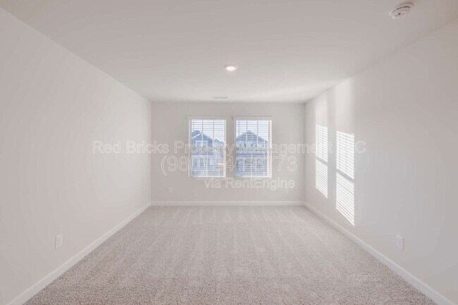 Building Photo - 11910 Silverheel Ln