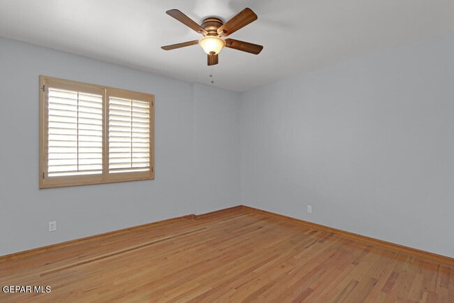 Building Photo - 406 W Overland Ave