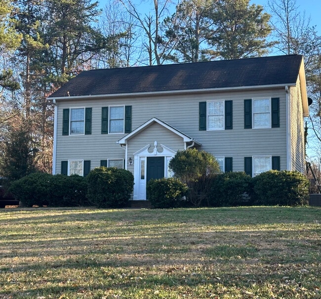 Building Photo - 123 Carson Dr