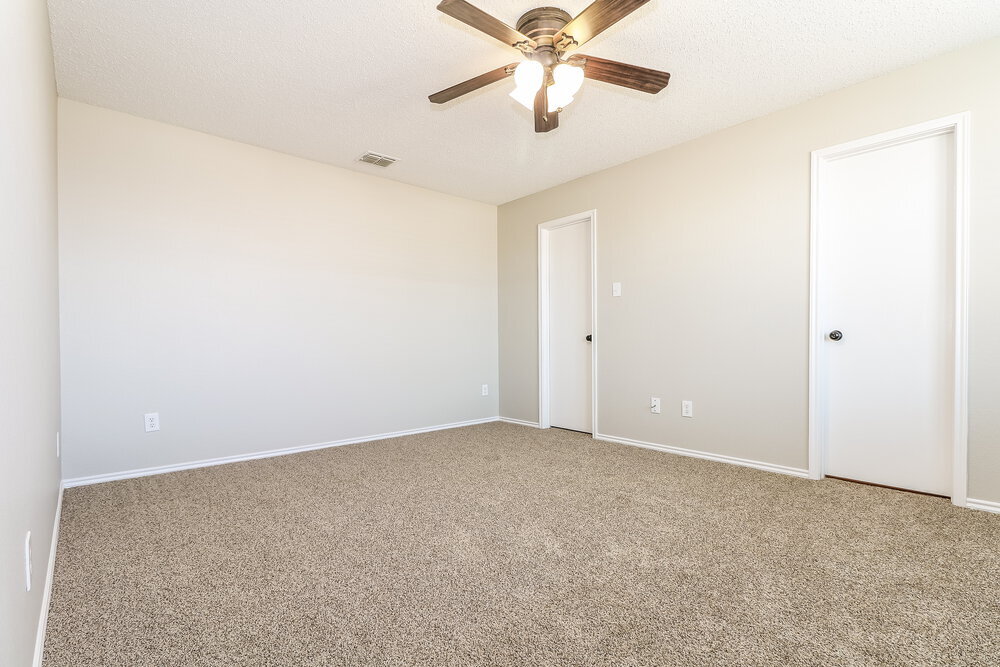 Building Photo - 321 Daisy Ln